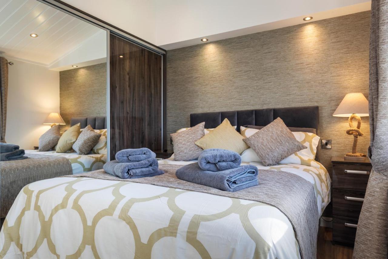 Hiraeth - Luxury Lodge With Hot Tub, Close To Beach Penally المظهر الخارجي الصورة